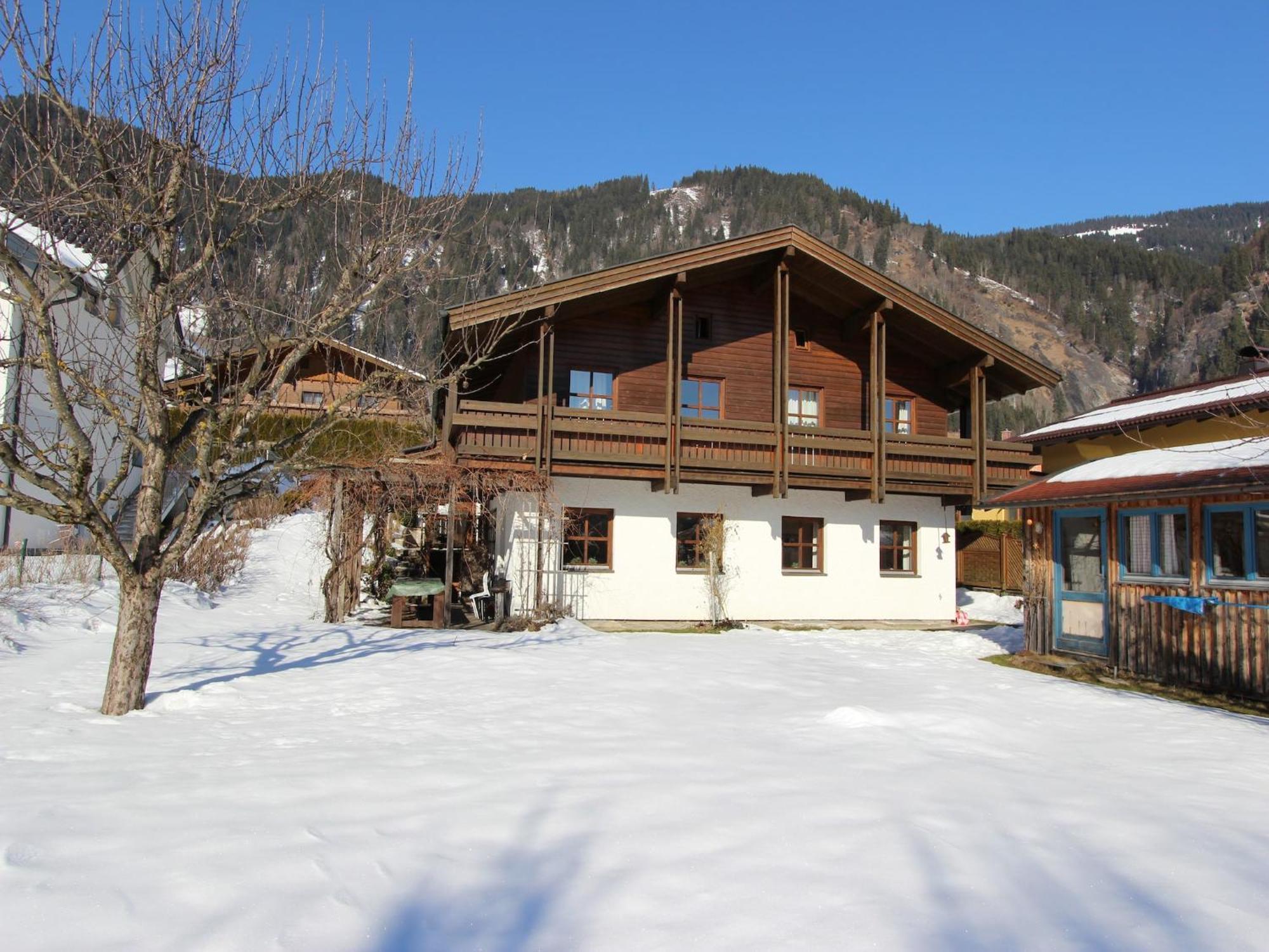 Quaint Mansion Near Ski Bus In Гольдег Экстерьер фото